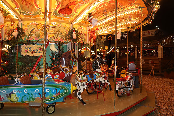Winterworld Motorworld: Kinderkarussel aus dem Jahr 1900 (©Foto: Martin Schmitz)